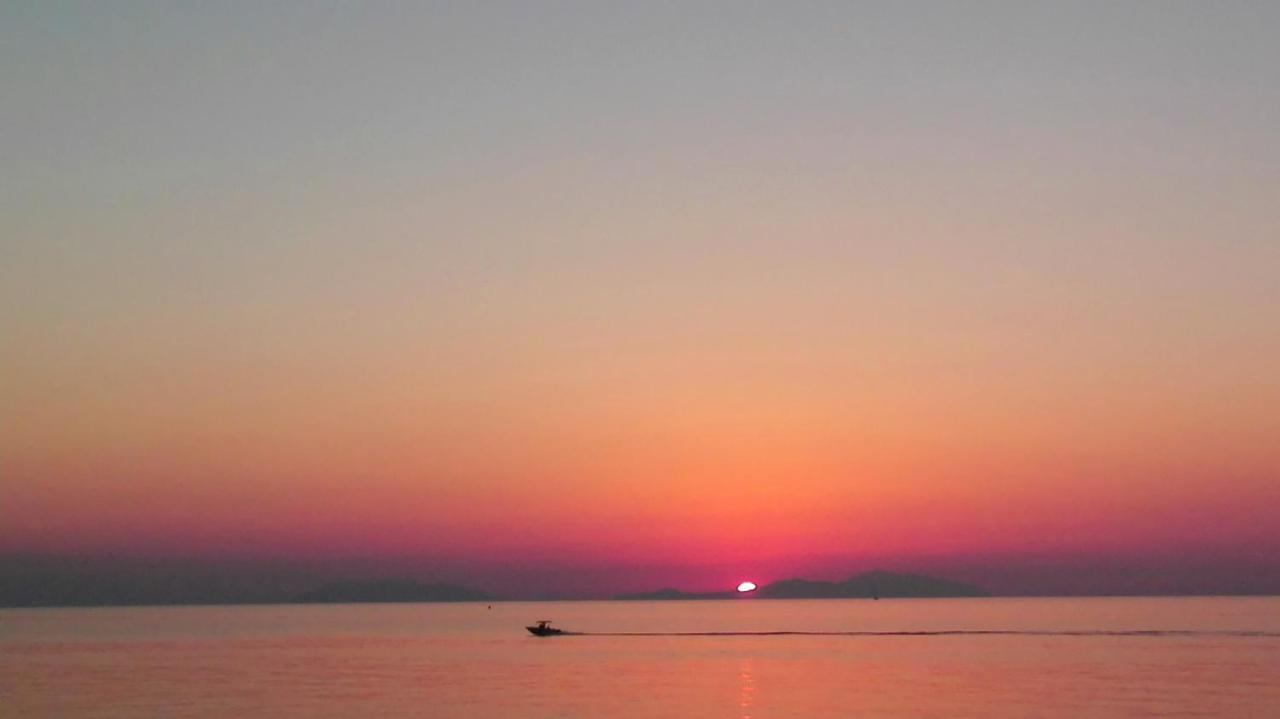 Appartamenti Vacanze Villa Meo Villafranca Tirrena Luaran gambar