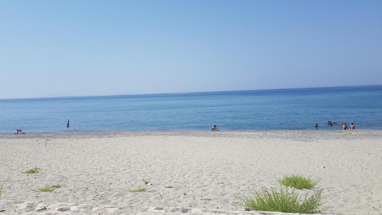 Appartamenti Vacanze Villa Meo Villafranca Tirrena Luaran gambar