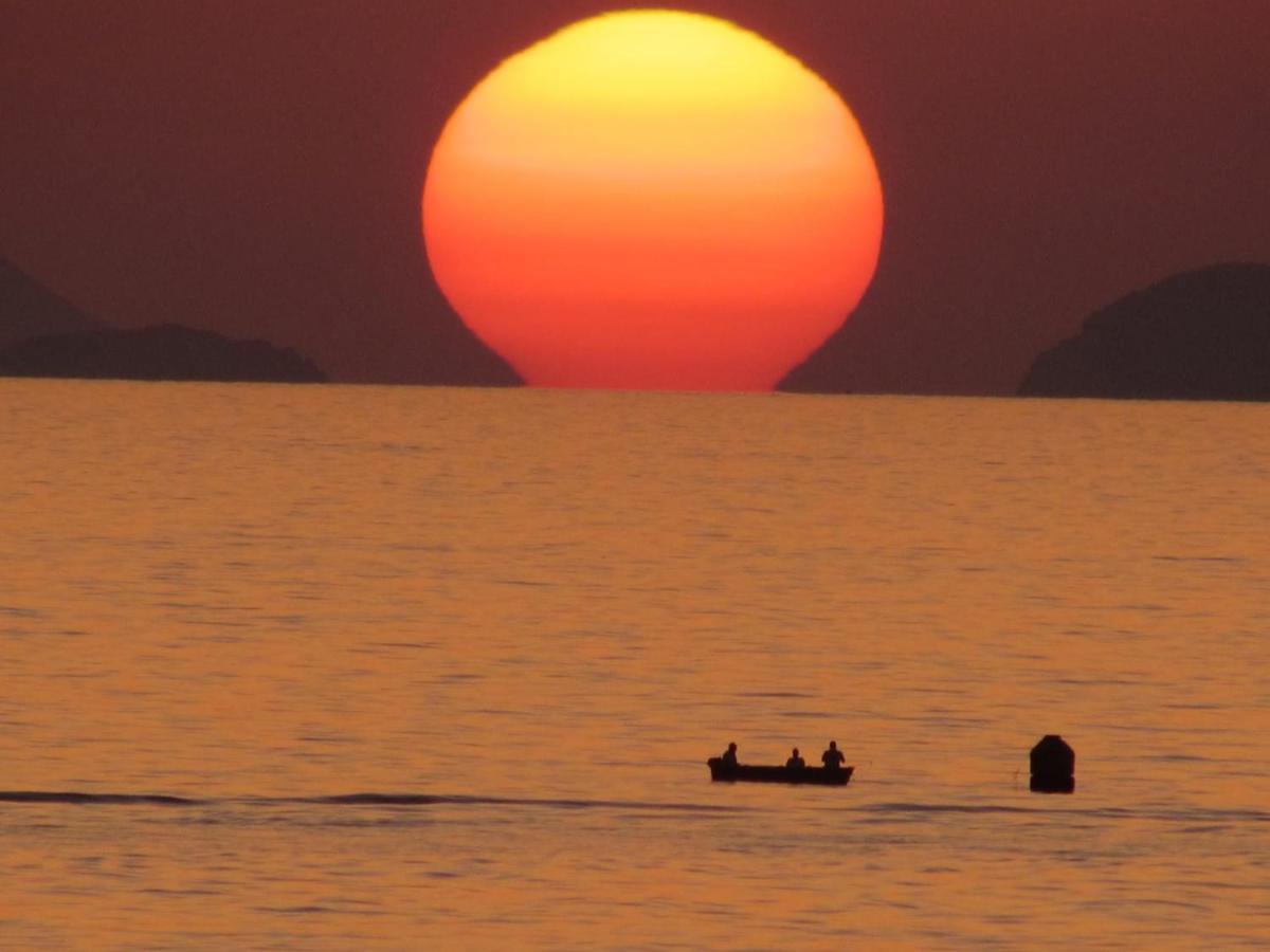 Appartamenti Vacanze Villa Meo Villafranca Tirrena Luaran gambar