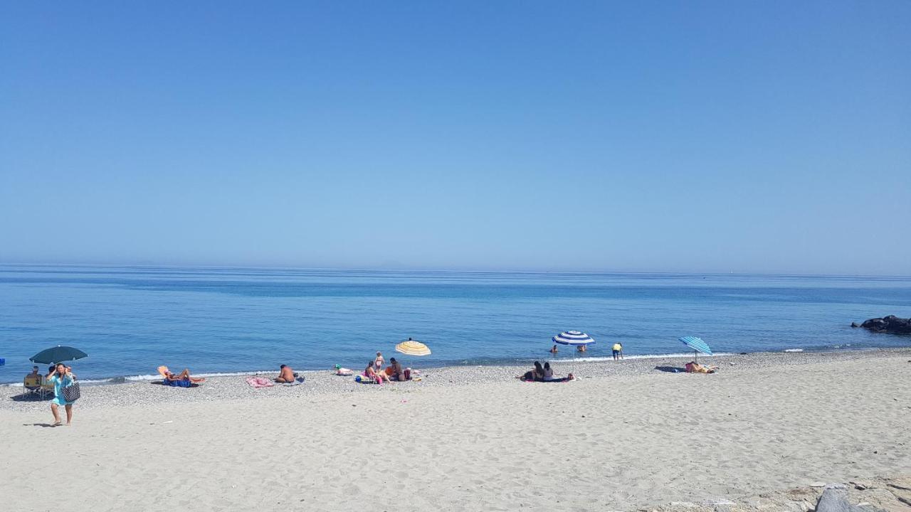 Appartamenti Vacanze Villa Meo Villafranca Tirrena Luaran gambar
