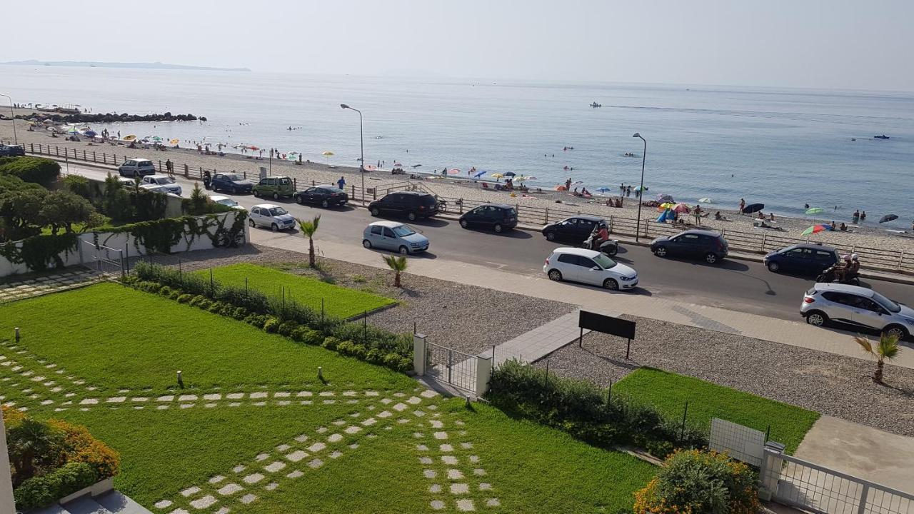 Appartamenti Vacanze Villa Meo Villafranca Tirrena Luaran gambar