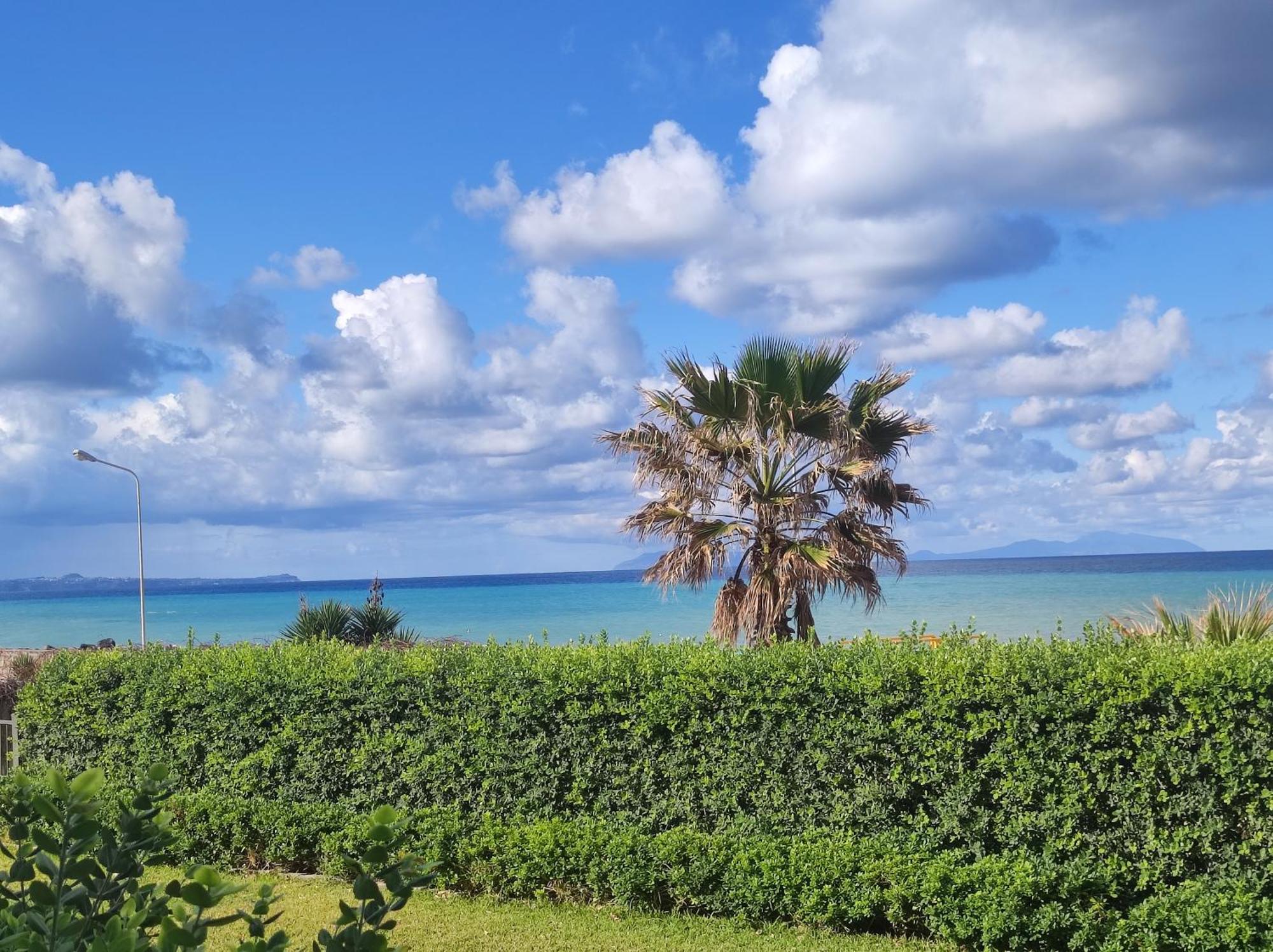 Appartamenti Vacanze Villa Meo Villafranca Tirrena Luaran gambar