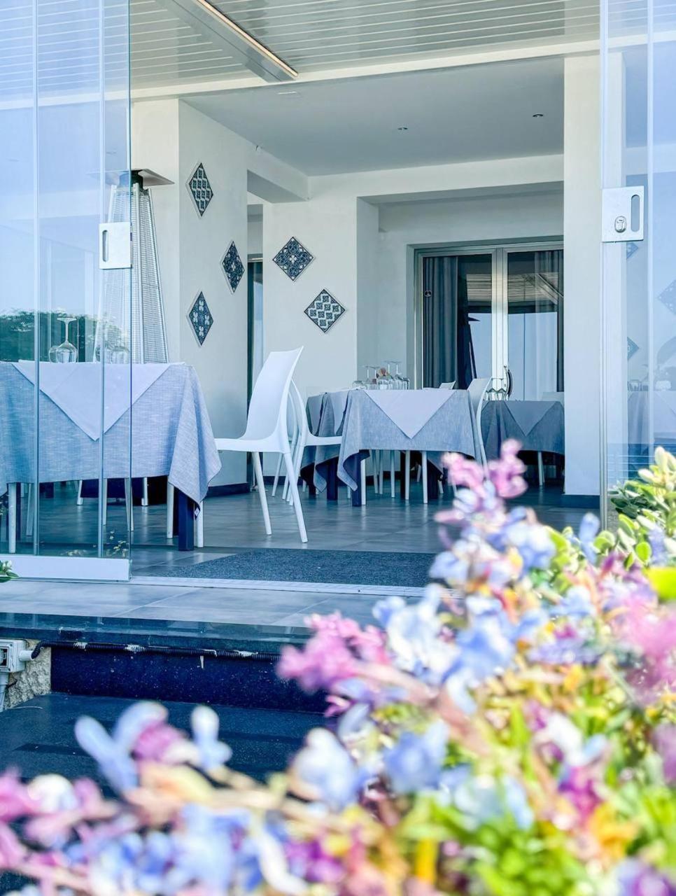 Appartamenti Vacanze Villa Meo Villafranca Tirrena Luaran gambar