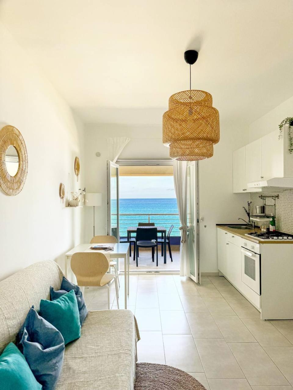 Appartamenti Vacanze Villa Meo Villafranca Tirrena Luaran gambar