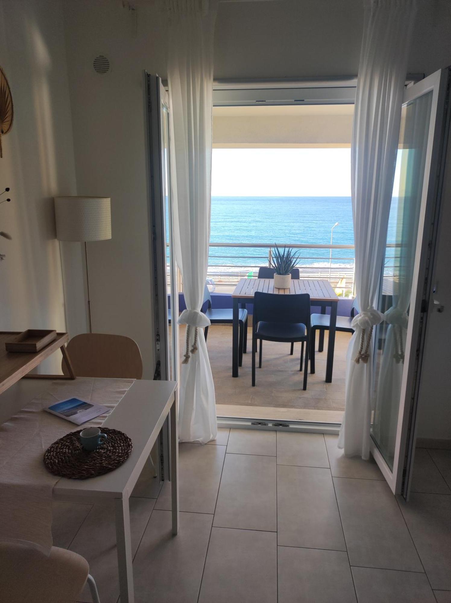 Appartamenti Vacanze Villa Meo Villafranca Tirrena Bilik gambar
